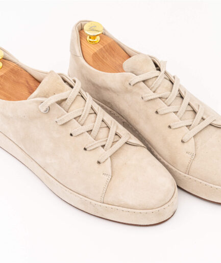 Sapato causal de marca branco