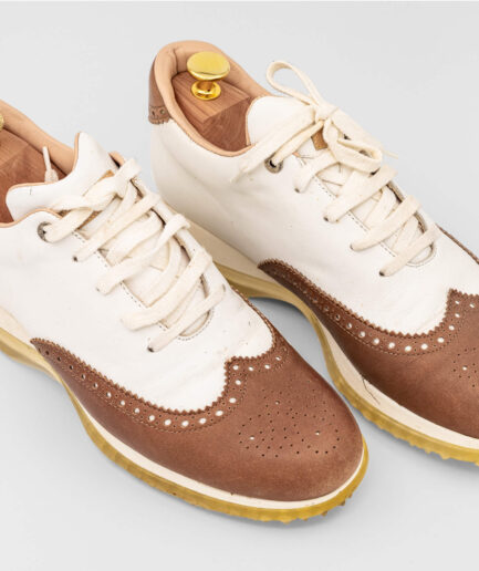 Sapato branco em couro