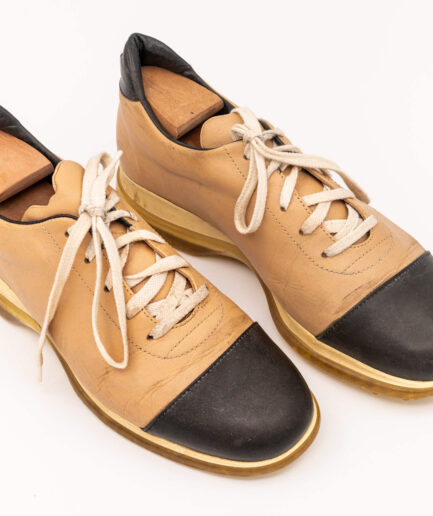 Sapato preto e marrom legítimo